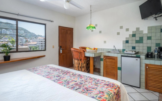 Hotel Eloisa - Near Playa de los Muertos