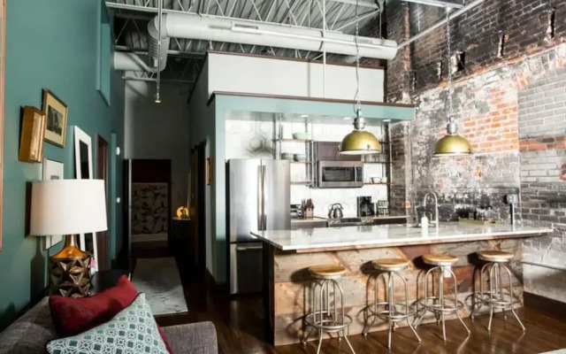 80 LEX 202 Iconic Location Park Free Off Street