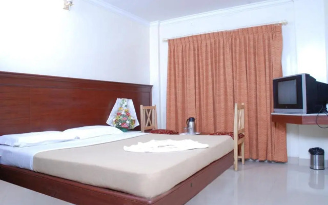 Snt Comforts Lodge by OYO Rooms