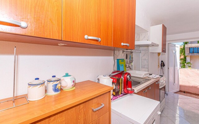 Nice Apartment in Grebastica With Wifi and 2 Bedrooms