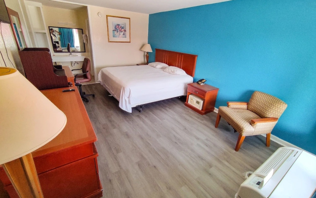 Clover Inn & Suites