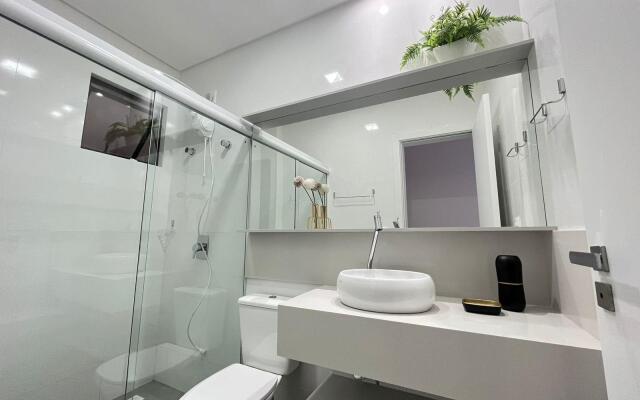 223J - Lindo Apartamento a 50m da praia do Canto Grande