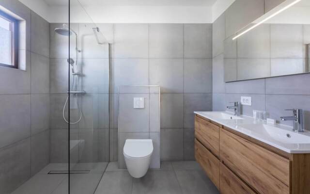 La Perla Chic Panoramic Designer Villa