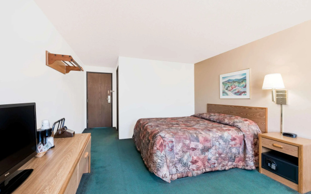 Super 8 by Wyndham Belle Fourche SD