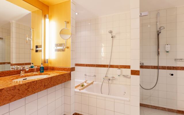 Vienna House by Wyndham Remarque Osnabrück