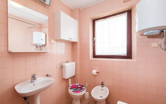 Apartment Ljubica With Nice Garden 1