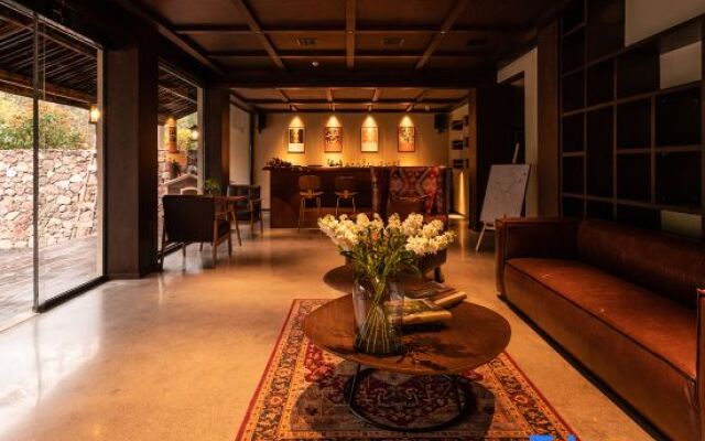 Yifangxi Hot Spring Hotel (Xianahei Branch, Wanfenglin Scenic Area)
