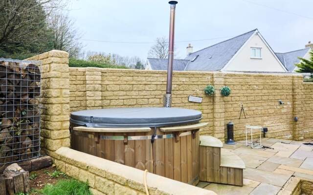 The Bourton-on-the-water Place - Lovely 5bdr House With Parking + Garden