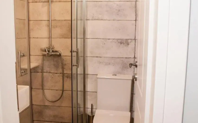 Lovely 1st Fl. Apt, with Balcony in Pagrati