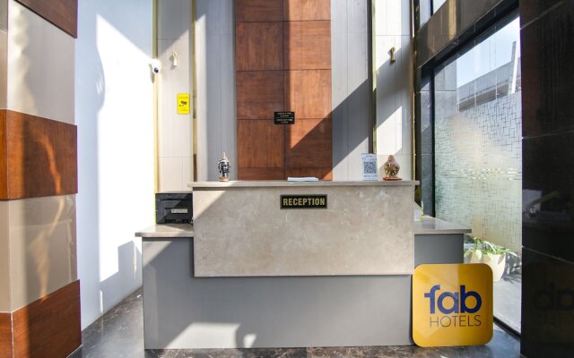 Fabhotel Prime K9 Crown