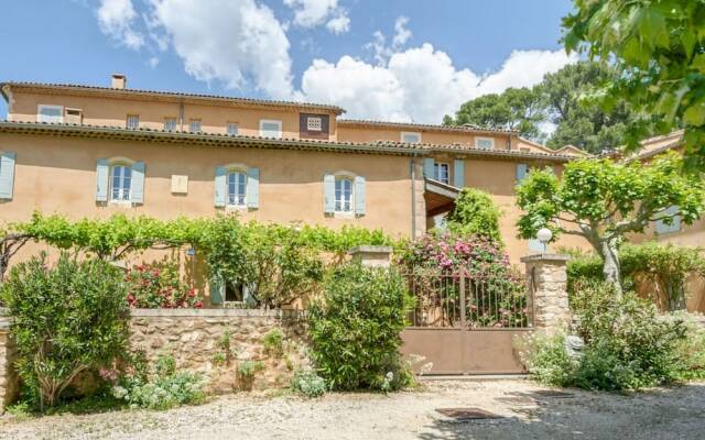 The Awning Housecosy Holiday Home in Rustrel With Swimming Pool