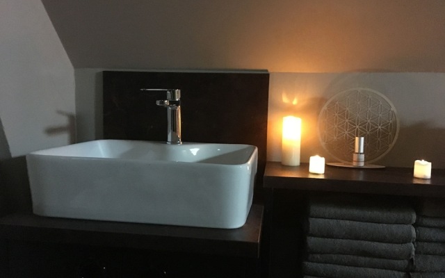 Brit Hotel Privilege Lisieux – La Villa Des Arts