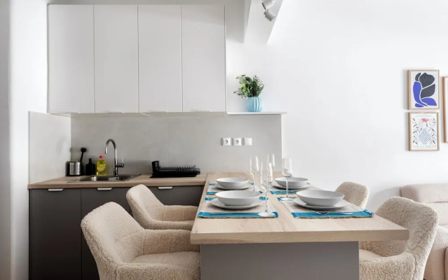 Les Nuances de Blue 1-BR Apt in Athens