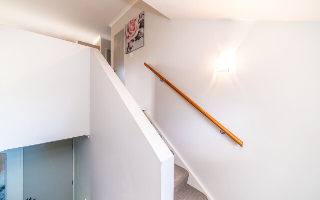 Glenfield Central Modern 1 Bdr Unit
