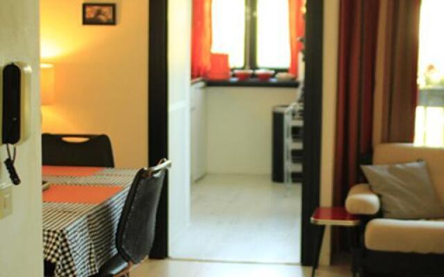 Art & Tulips Art Apartment