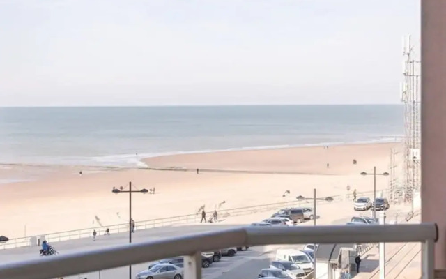 Cosy Flat With Lateral sea View