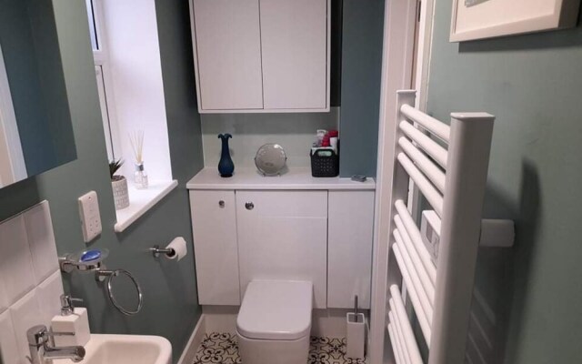 Outstanding, Modern 1-bed House in Chippenham