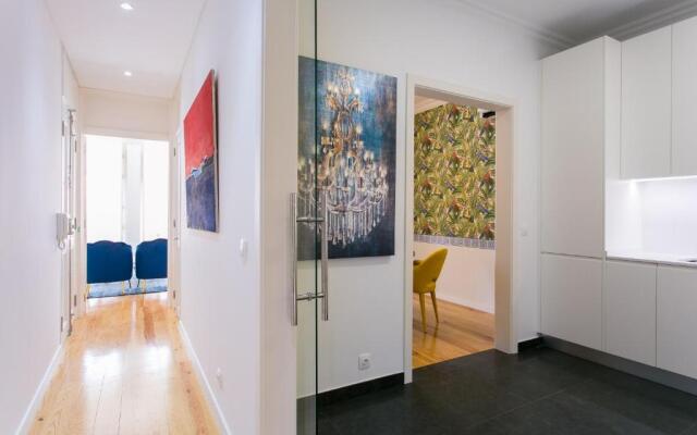Lisbon luxury retreat! 2 suites, balcony & views!!