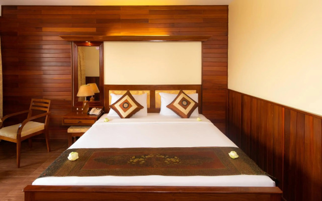 City River Hotel