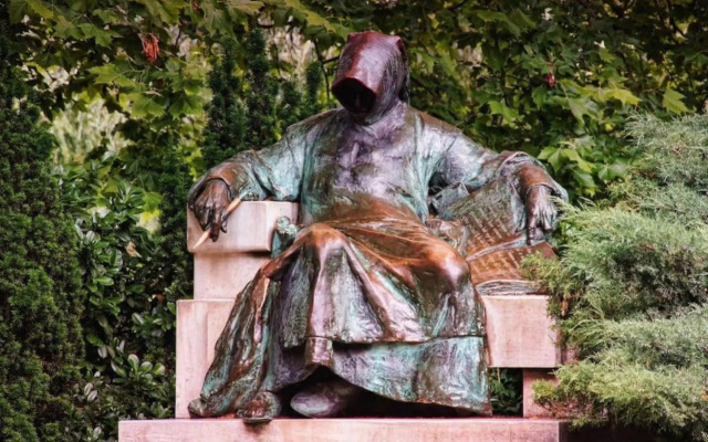 Trendy & Cozy Apartment at Heroes' Square