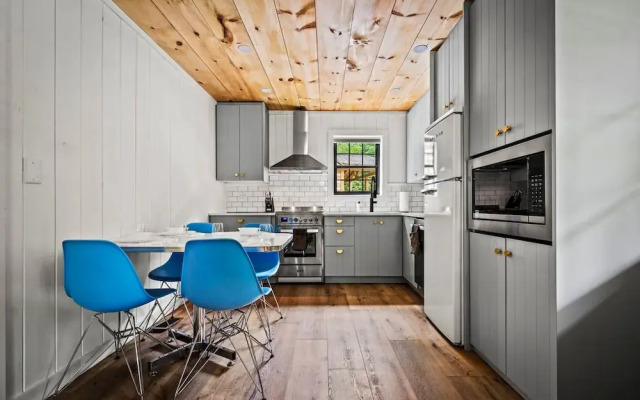 Group Getaway, Modern Cabins Sleep 16, Gatlinburg