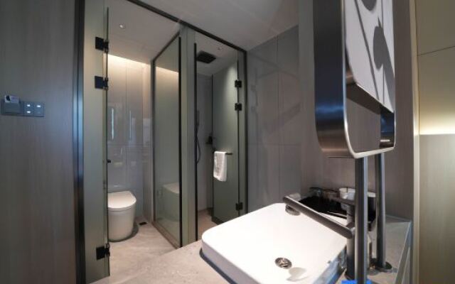 Three Cats Hotel (Guangsha Construction College)