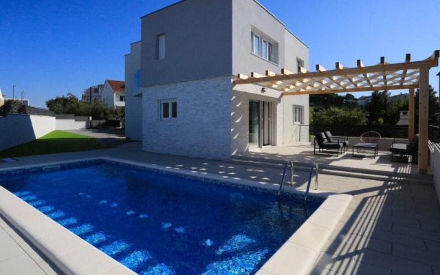 Kreso - With Pool - H