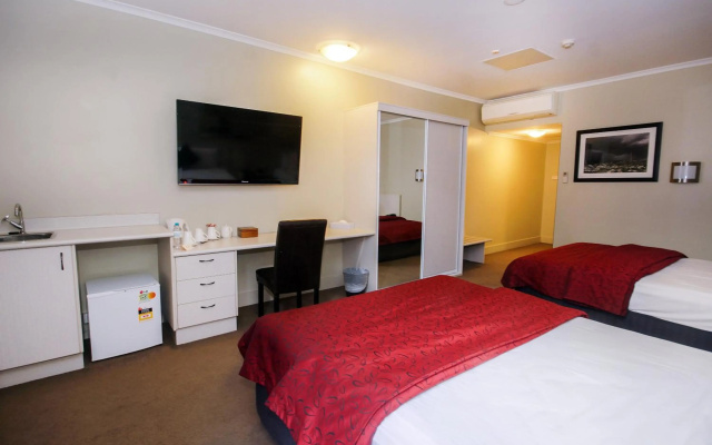 Isa Hotel – Guest Rooms – Mount Isa