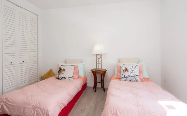 4BR Pool Townhome Duplex by Jos17