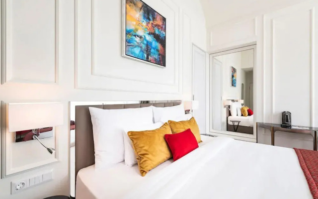 Three Corners Avenue Hotel