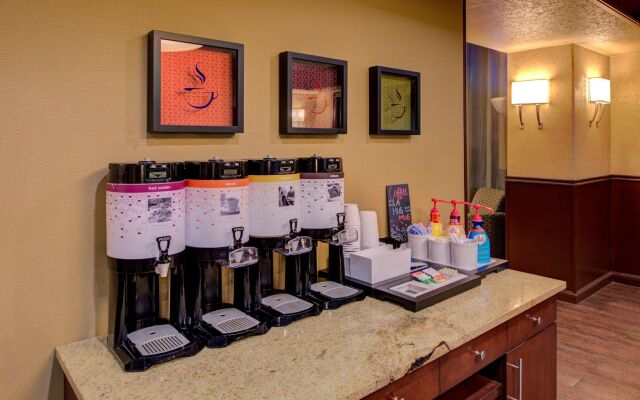 Hampton Inn & Suites Ontario