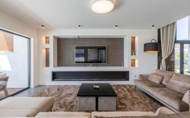 Villa Sea Star - seafront beach with 80m2 pool