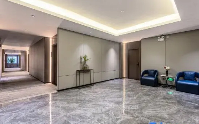 Ruixiang Hotel (Wuchuan New World Plaza Branch)