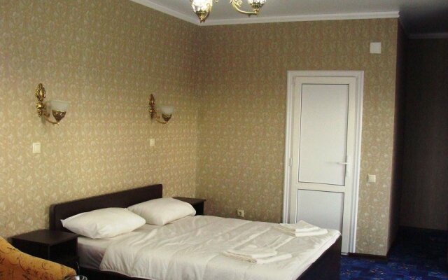 HappyLinn Hotel