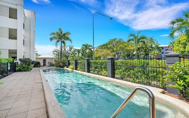 Spacious 3-beds w Direct Access to Pool