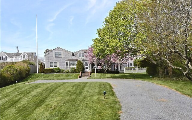 221 Shore Road - Nine Bedroom House