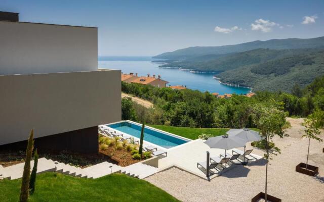 Oltremare Premium suite apartment w/pool in Rabac