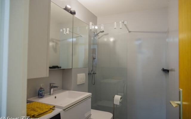 Apartment Sleeps 4 With Free Parking