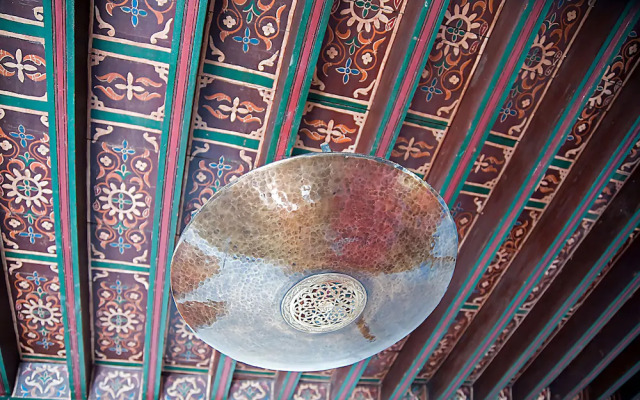 Riad Le J