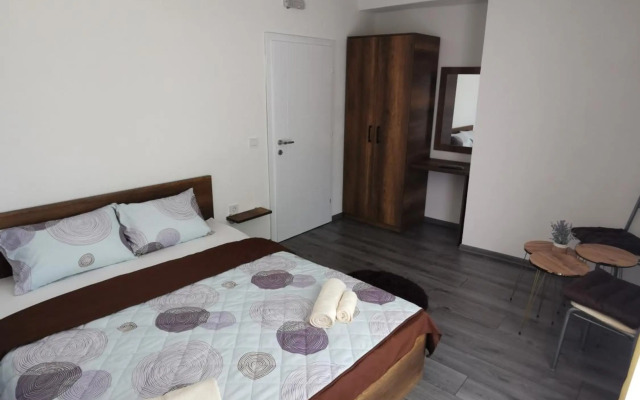 GOPO Guesthouse Elshani