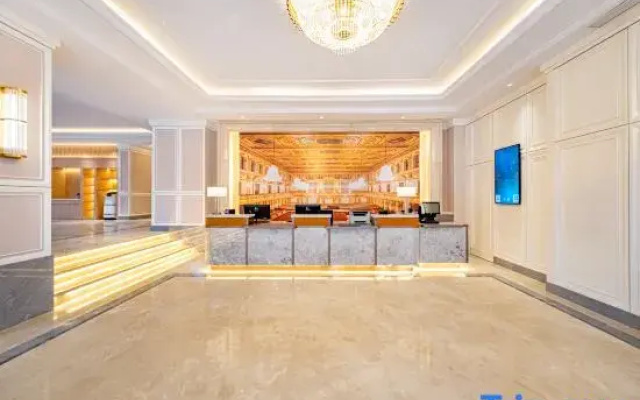 Vienna Hotel (Yuxi Xinping Gasa Flower Street)