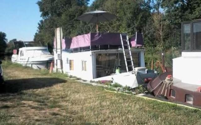 Bateau houseboat camille