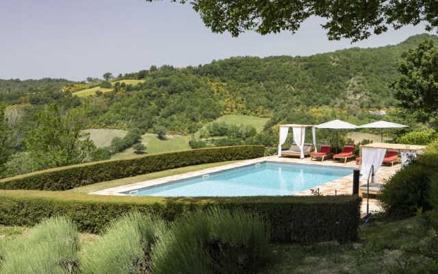 Umbrian Villa Retreat in Pietralunga With a Pool