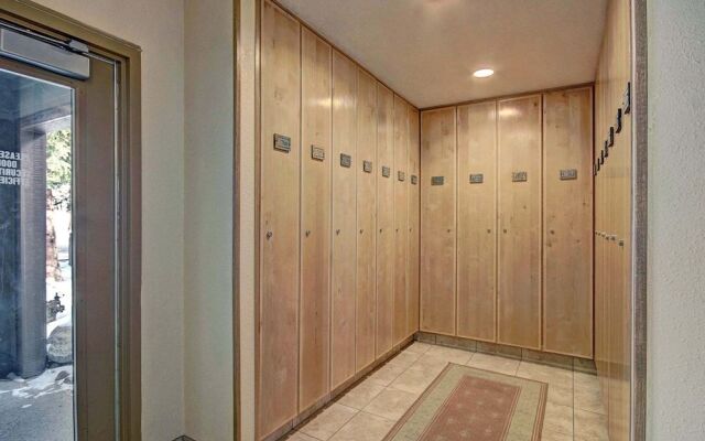 1710 The Willows 1 Bedroom Condo by RedAwning