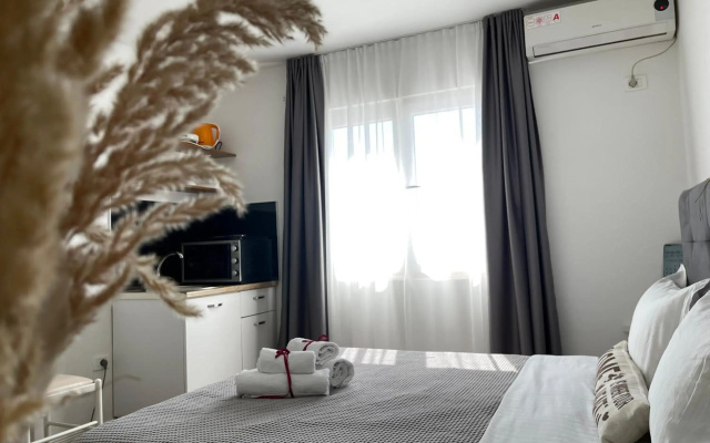Central Studio Apartments