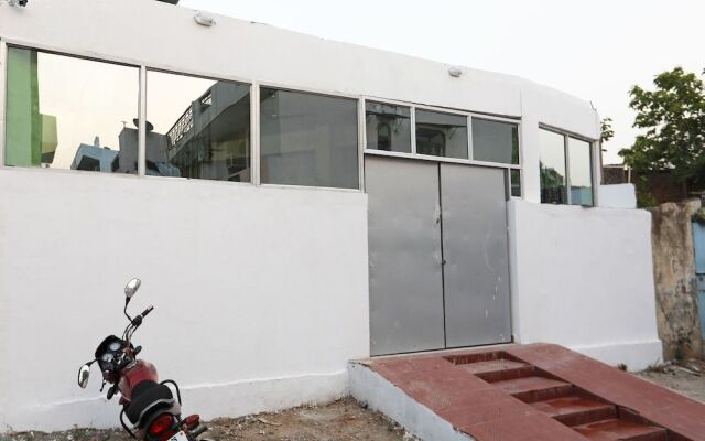 OYO 36700 Moonlight Residency