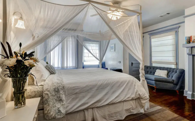 Old Yacht Club Inn Vacation Rentals