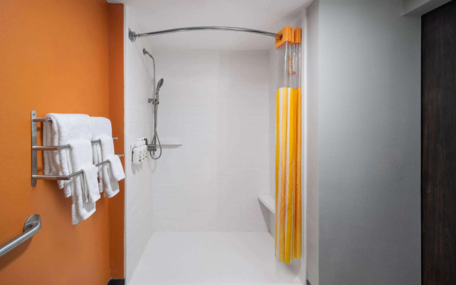 La Quinta Inn & Suites by Wyndham Greensboro NC