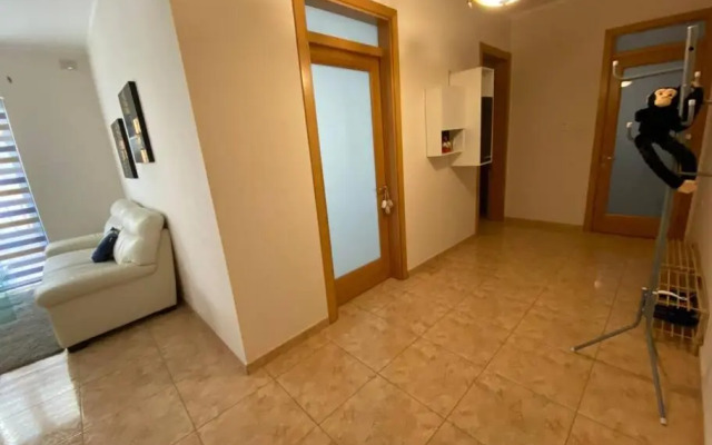 May Flower: Modern Flat close to Airport/Bus Stops