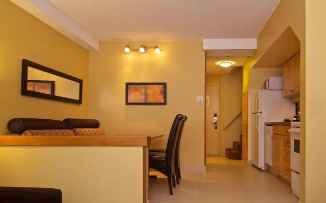 Mountain Side Hotel Whistler by Executive